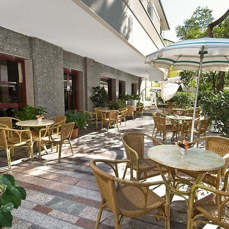 Hotel Capinera Rimini Exterior photo