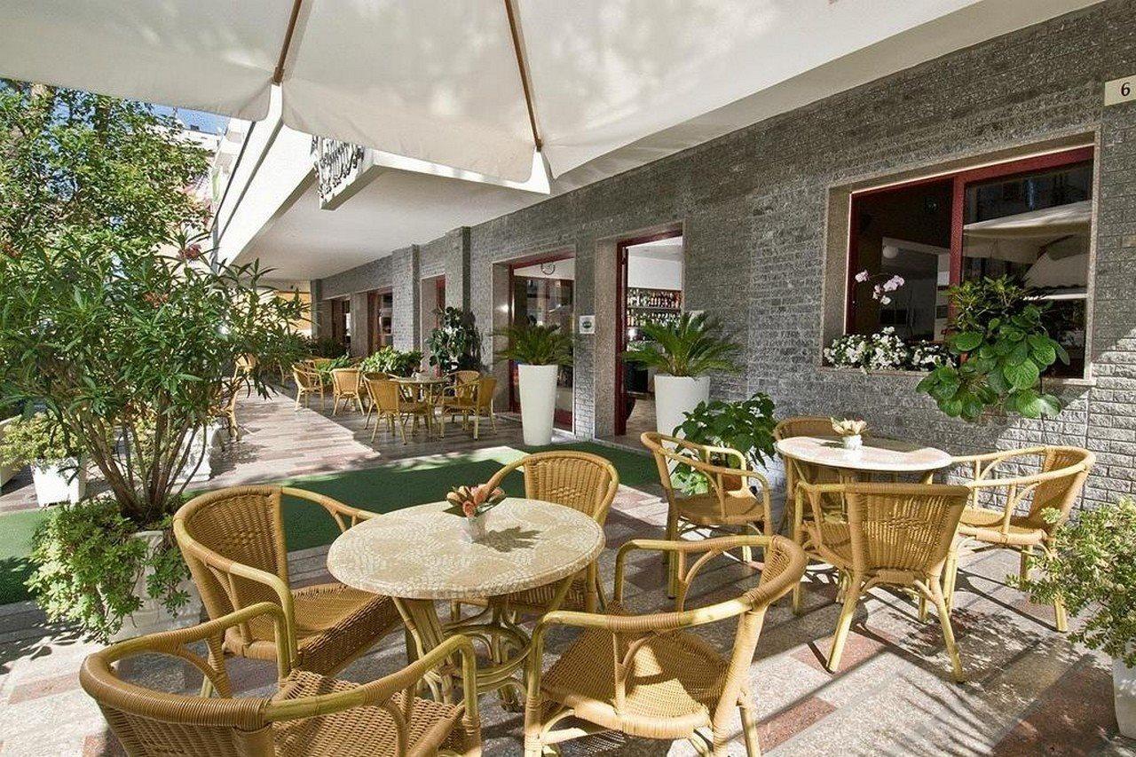 Hotel Capinera Rimini Exterior photo