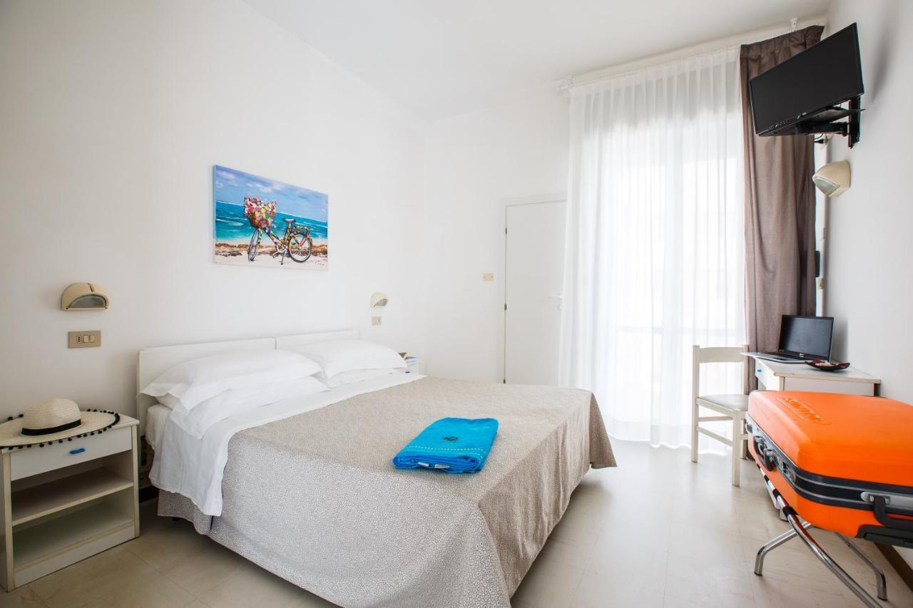Hotel Capinera Rimini Exterior photo