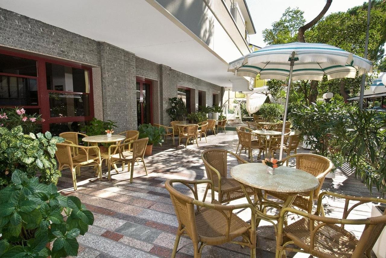 Hotel Capinera Rimini Exterior photo